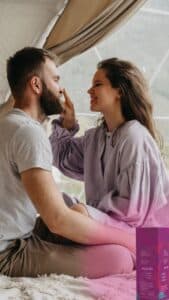 Casal Feliz após a mulher aumentar a libido.